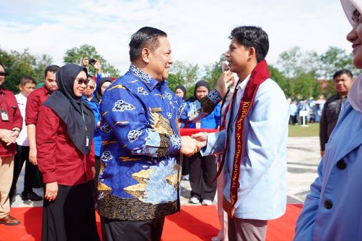 Lepas Ribuan Mahasiswa Kukerta Membangun Negeri, Plt Gubri: Jaga Sikap dan Perilaku
